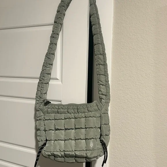 FP Movement Quilted Carryall Sling
Sage Baby Gym Bag Free People
Stone Green - Picture 3 of 5